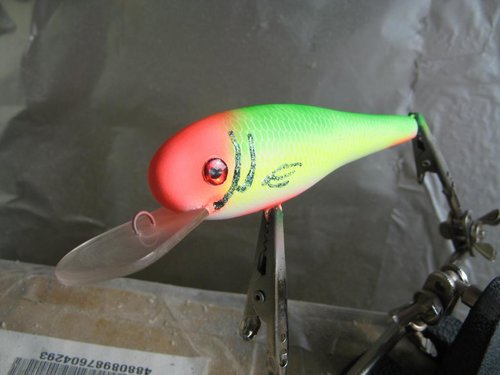 IMG_9719.JPG (54.69 КБ) 758 просмотров На этом виден "объемный контур" от производителя ГАММА. Что-то вот захотелось эксперимента. Аэрографом явно лучше - но в воде такие блестючки, может, кого и заинтересуют...
