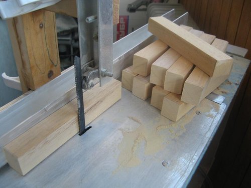 IMG_0003.JPG (73.15 КБ) 3435 просмотров нарезаем брусок нужными ломтиками на лесопилке