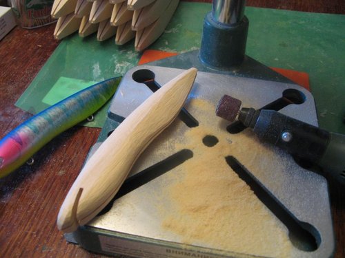 IMG_0011.JPG (95.48 КБ) 3363 просмотра Строгаем контур. Микромотом. Пылесос опять не виден. Но он есть!!!