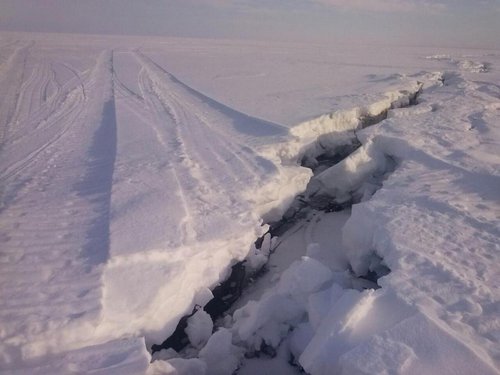 IMG_20130317_160200.jpg (68.19 КБ) 4885 просмотров ...а тут была дорога...