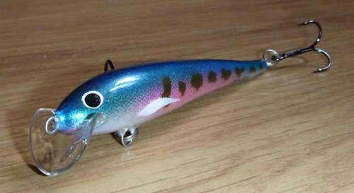 На Онегу в мае! Бальса 10 см. Нос чутка раскурочил - настраивал вкусную игру. Сегодня залью полеуретаном.