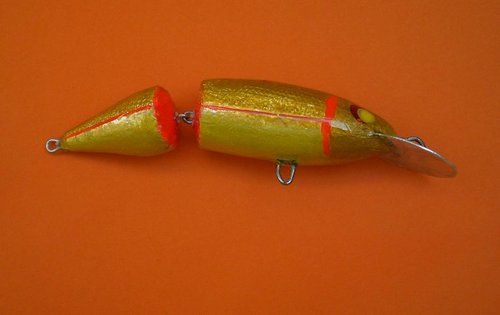 Raskladnoj.JPG (36.44 КБ) 1189 просмотров 7см, 6гр, бальса, немного свинца (до и после нижней петли). плавает