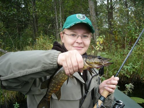 P1190111.JPG (132.77 КБ) 19818 просмотров На озере ловились микро-щучки, черный воробей отлично отработал.(поймал - отпустил)
