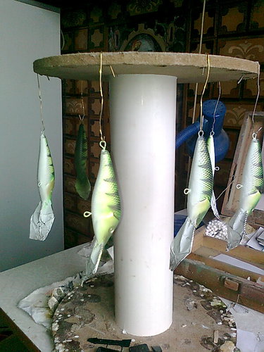 Изображение 974.jpg (123.01 КБ) 48336 просмотров снимаем сеточку красим жаберные крышки золотистой краской