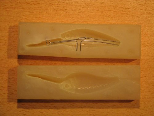 Instant vobblers 24-01-2014-0804.JPG (68.65 КБ) 3995 просмотров Форма несимметричная, одна из ее половинок глубже, чтобы вместить каркас