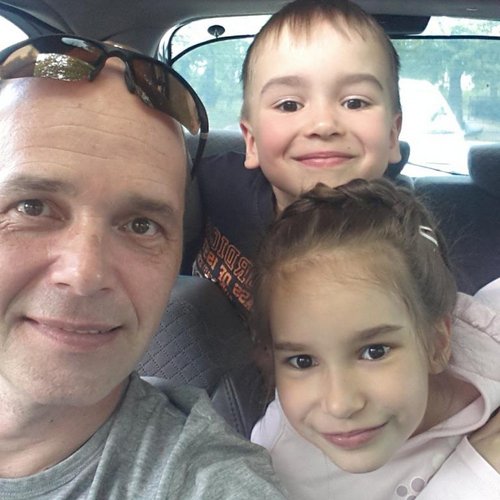 IMG_20150529_133859.jpg (65.08 КБ) 5274 просмотра Это я и мои мальки))) Николетта и Гошанчик.